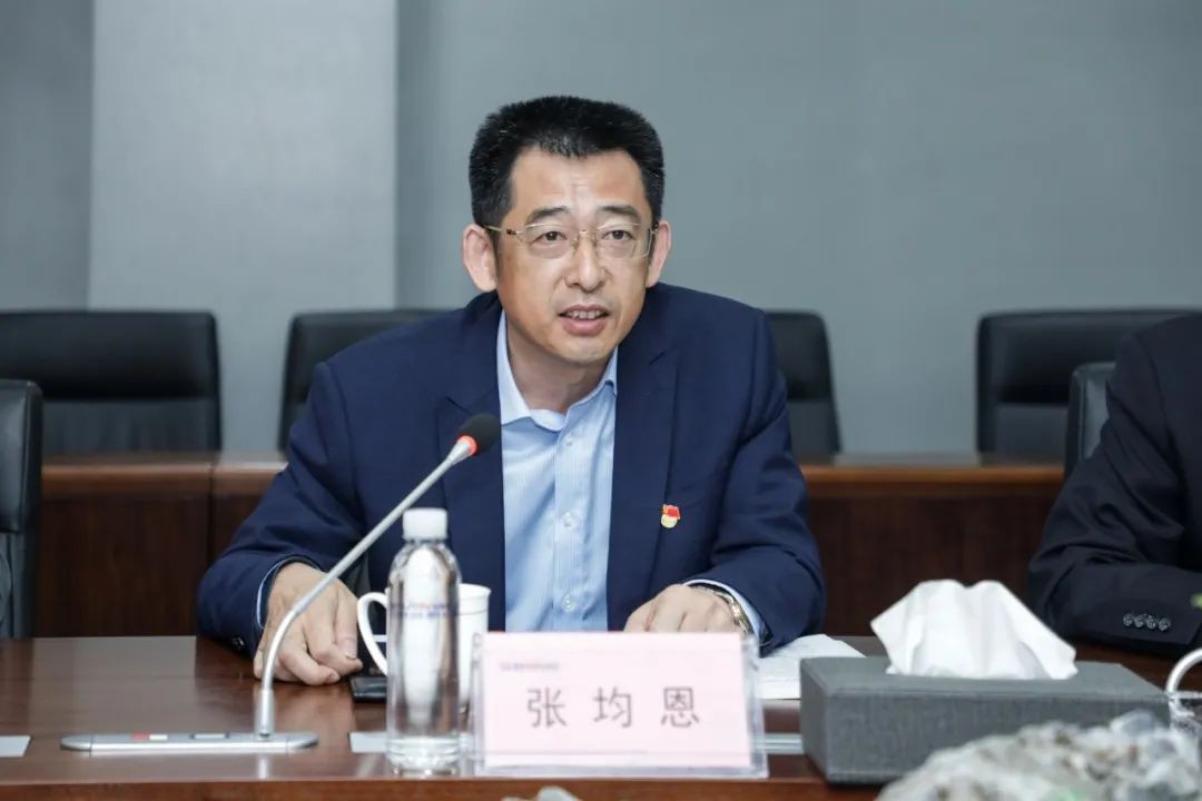 以党建促业务,以业务强党建——青岛西海岸公用事业集团考察山河智能