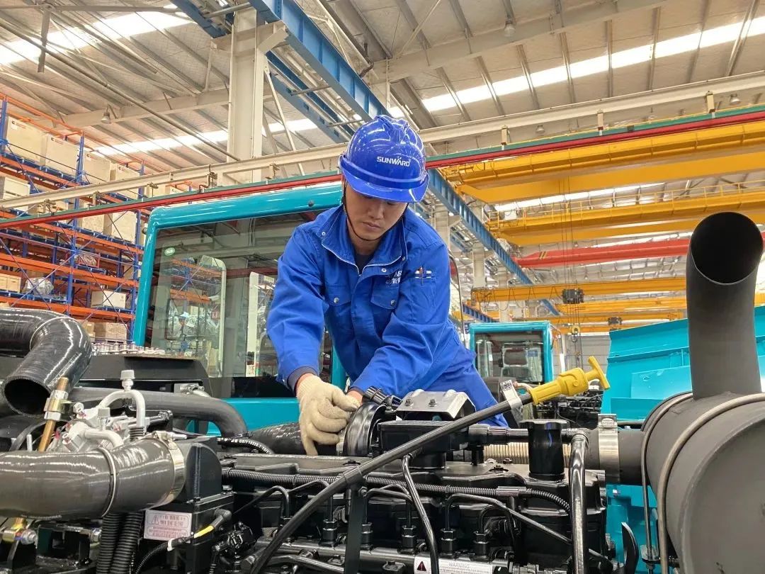 《湖南教育》:探索18年,山河智能找到校企合作共赢的答案