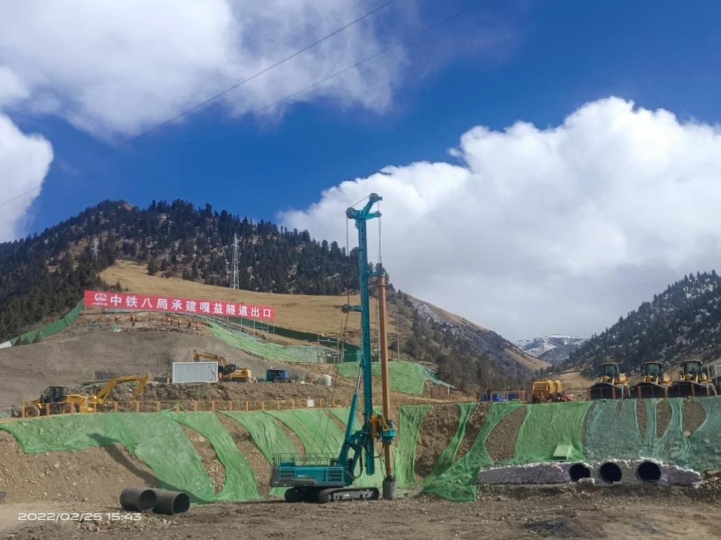 决战“世界之巅”!山河智能旋挖钻机实力助建川藏铁路