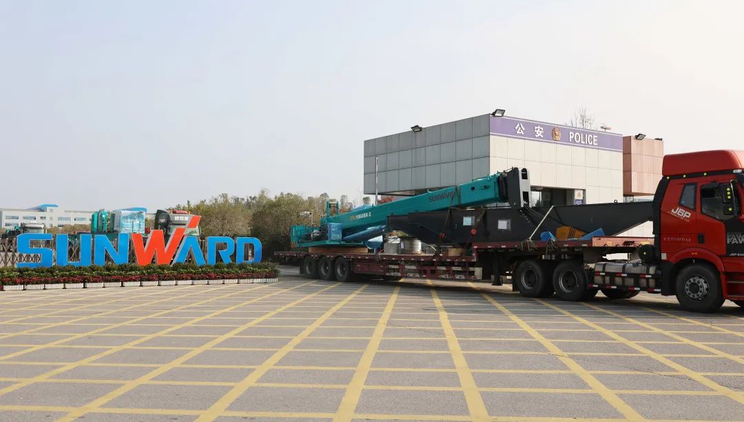 喜迎龙抬头!山河智能大吨位PDP工法引孔式静力压桩机出征哥伦比亚