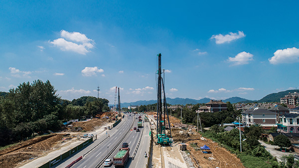 91高清视频 - 山河智能挖掘机，一台顶几台！