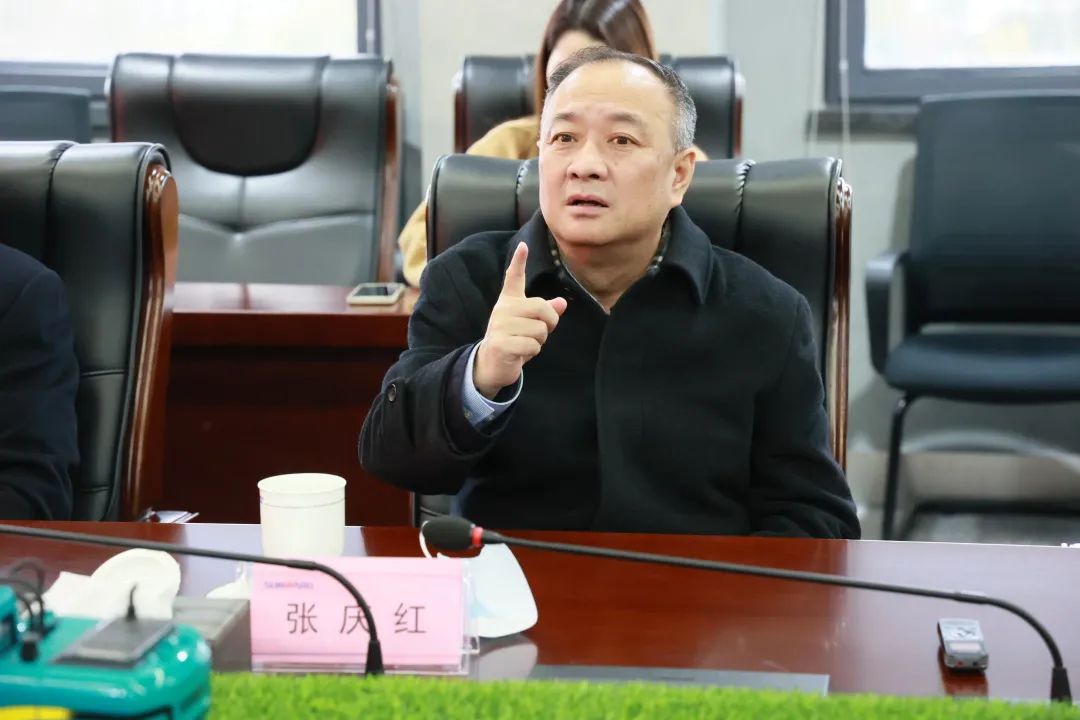 张庆红调研山河智能