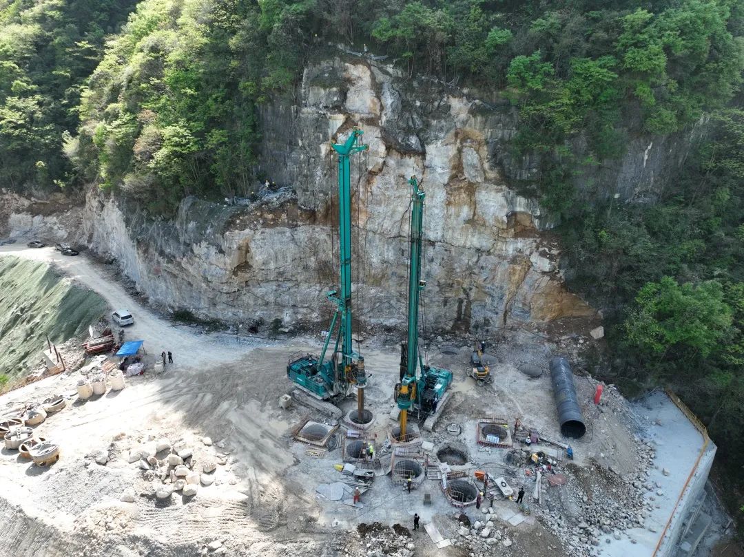 展现施工“奇效”！山河智能旋挖钻机强势助力炉慈高速公路建设