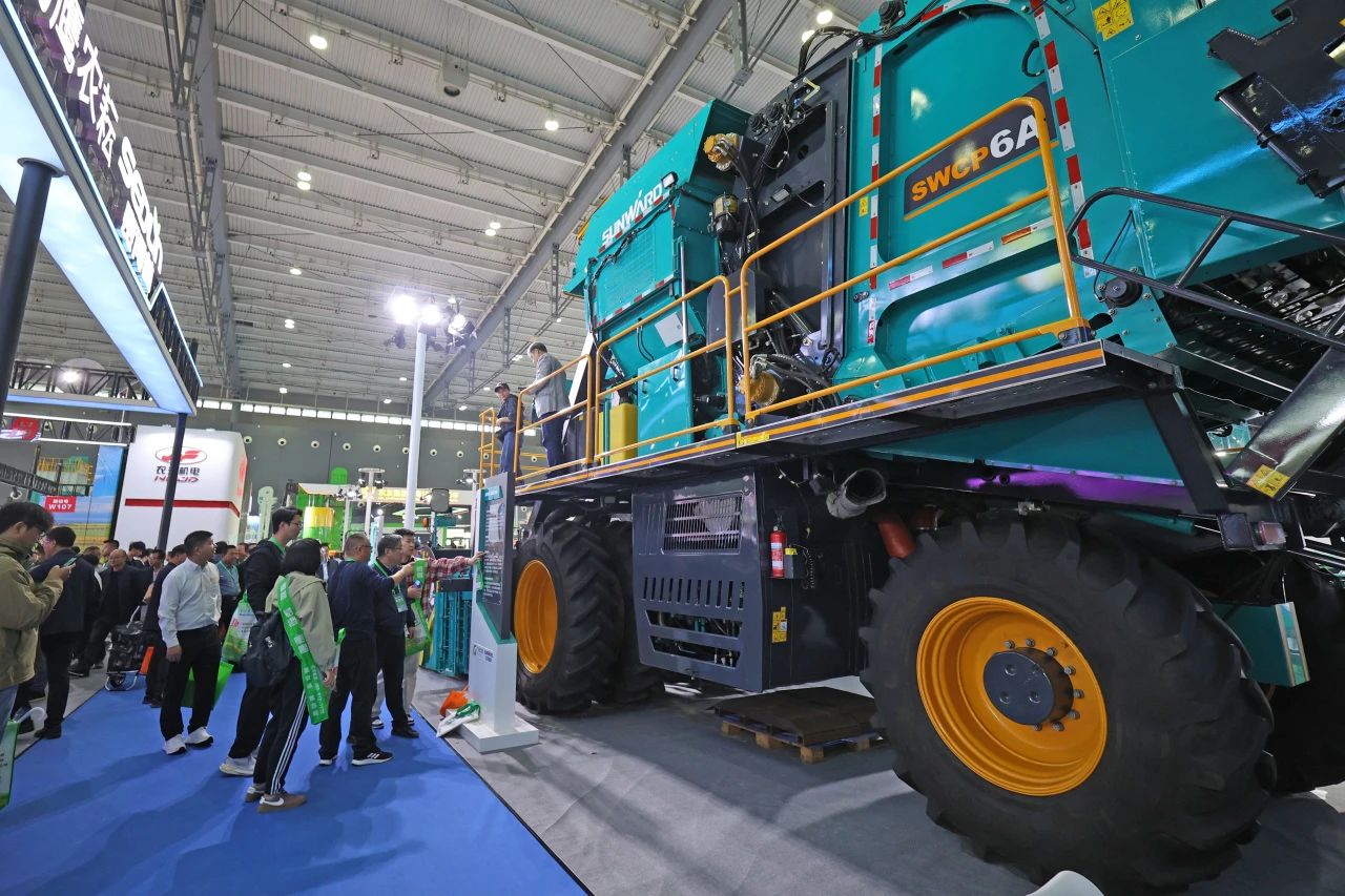 聚焦智能化、无人化！山河智能携多款产品亮相2024中国国际农业机械展