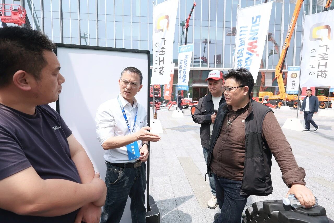 山河智能亮相第十届全国高空作业平台租赁大会